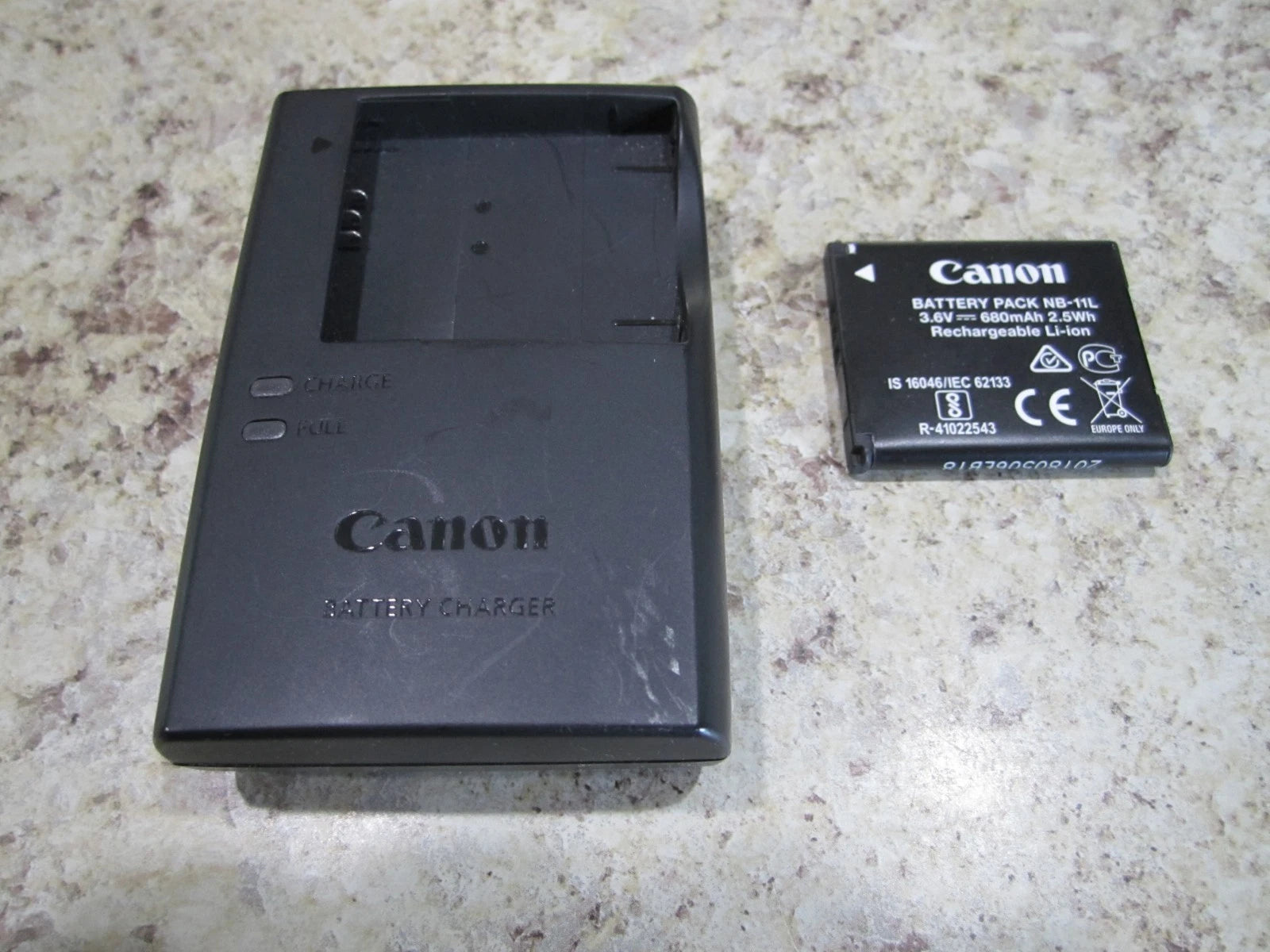 Canon PowerShot ELPH 190 IS Digital Camera 20 MP 10x Optical Zoom Face Detection