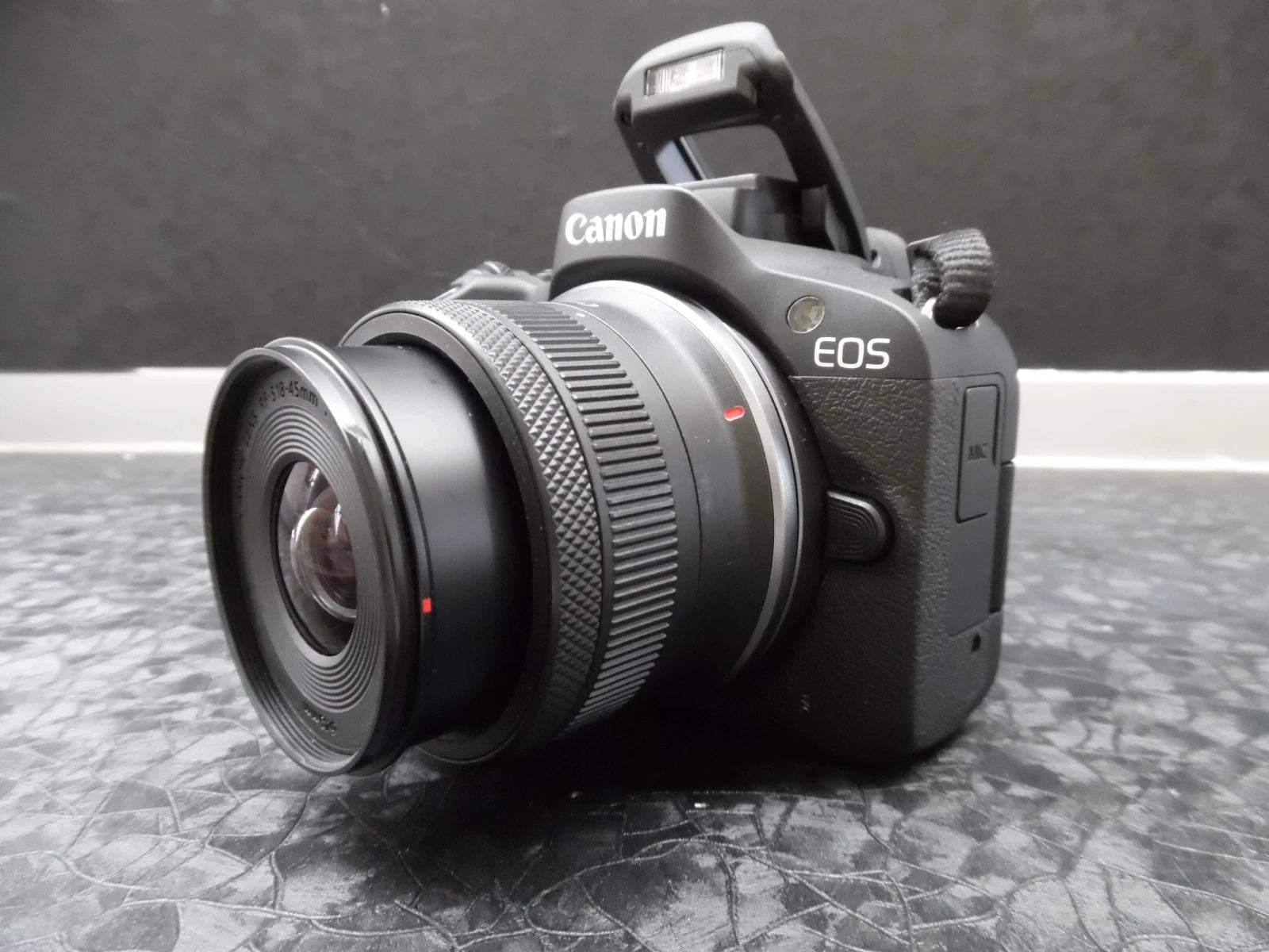 Canon EOS R50 Mirrorless Camera RF-S 18-45mm Lens