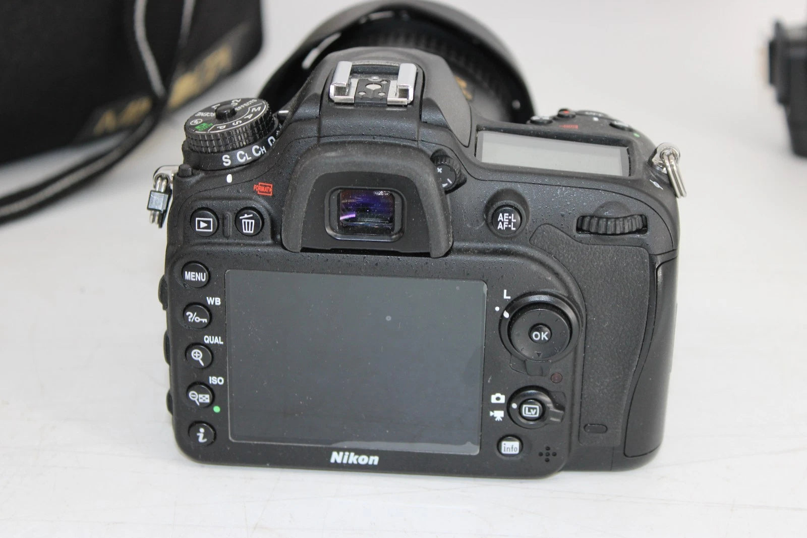 F Nikon D7200 24.2Mpxl DSLR Camera, Nikon Af-s 18-200mm 3.5-5.6 lens, Working