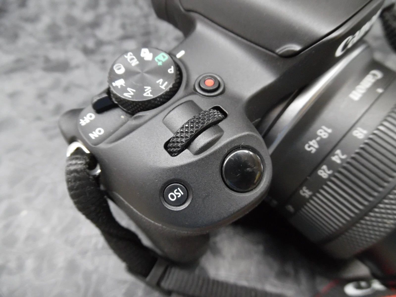 Canon EOS R50 Mirrorless Camera RF-S 18-45mm Lens