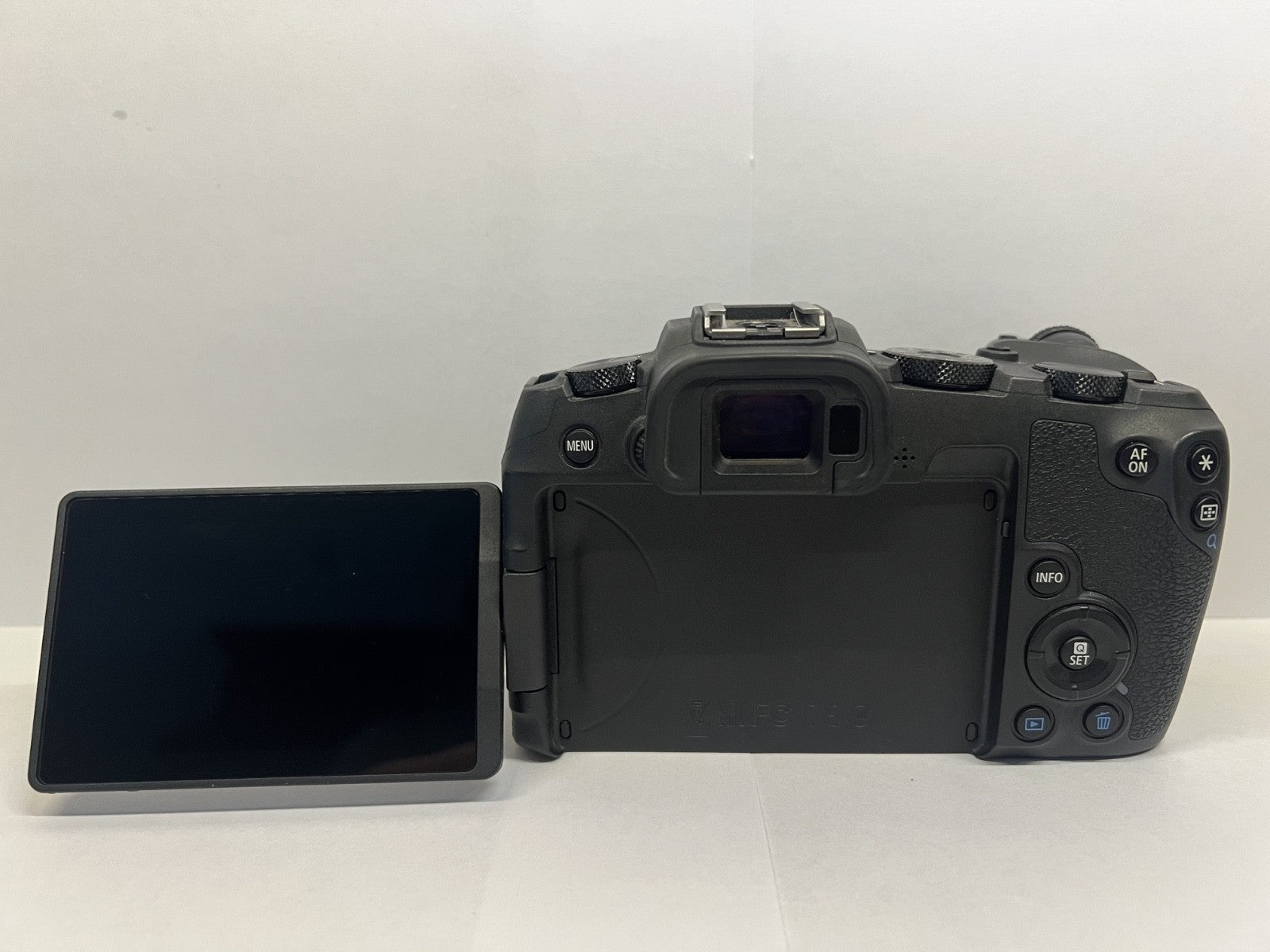 Canon EOS RP 26.2 MP Digital SLR Camera - Black (Body Only) Excellent Condition