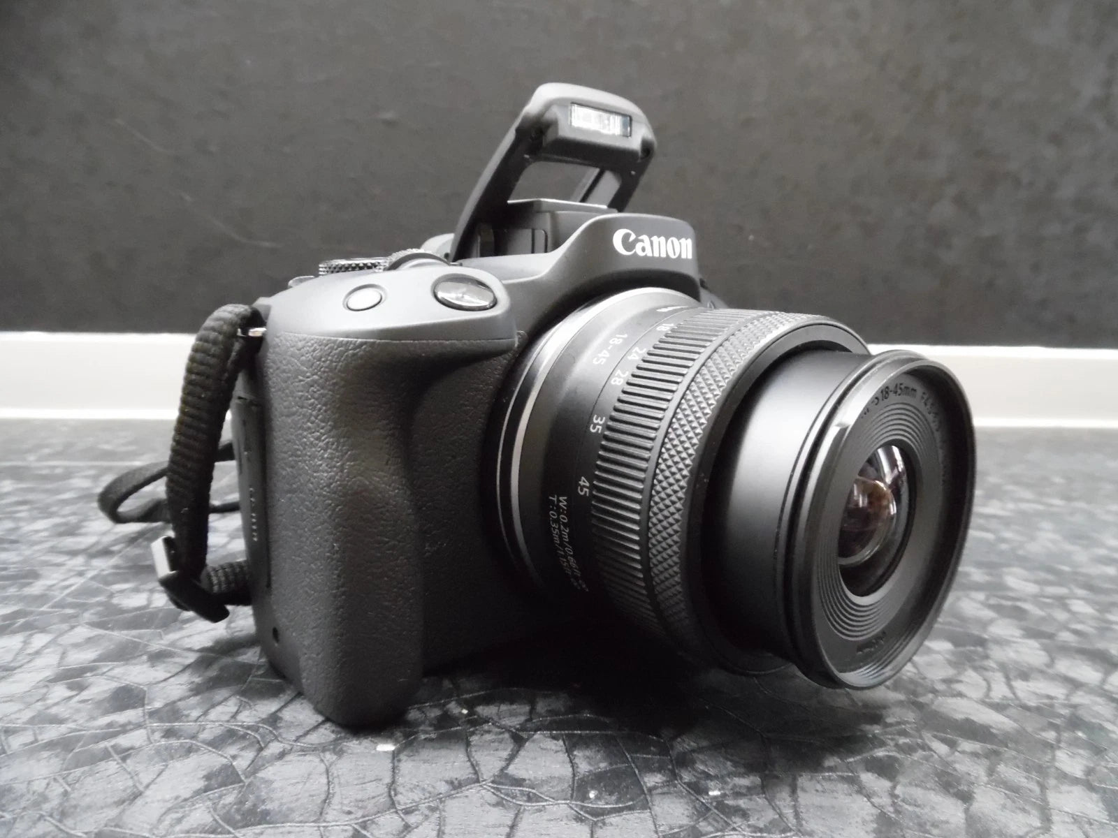 Canon EOS R50 Mirrorless Camera RF-S 18-45mm Lens