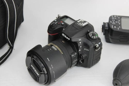 F Nikon D7200 24.2Mpxl DSLR Camera, Nikon Af-s 18-200mm 3.5-5.6 lens, Working