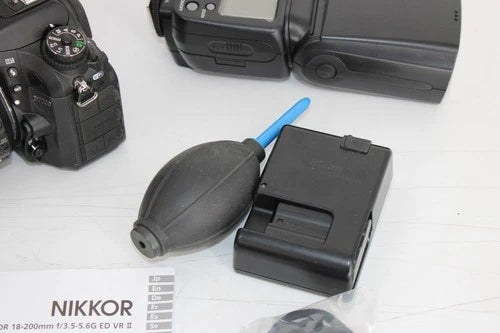 F Nikon D7200 24.2Mpxl DSLR Camera, Nikon Af-s 18-200mm 3.5-5.6 lens, Working
