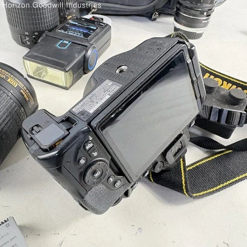 Nikon D D5500 24.2MP Digital SLR Camera + Lenses, Flash, Charger & Bag (Works)