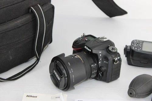 F Nikon D7200 24.2Mpxl DSLR Camera, Nikon Af-s 18-200mm 3.5-5.6 lens, Working