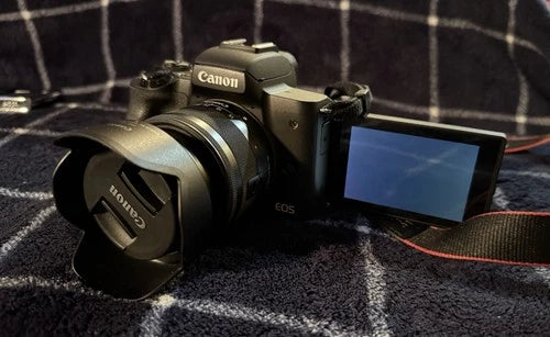 Canon EOS M50 24.1MP Mirrorless Camera with 15-45mm IS STM Lens low shuttercount