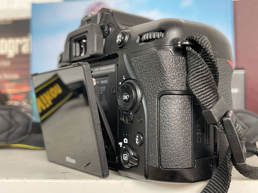 Nikon D7500 D 7500 Slr Film Camera DX SLR Camera 20.9 MP Body Near Mint Condition