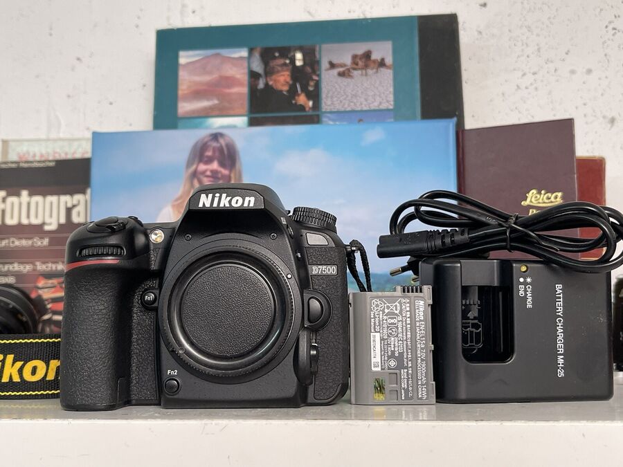 Nikon D7500 D 7500 Slr Film Camera DX SLR Camera 20.9 MP Body Near Mint Condition