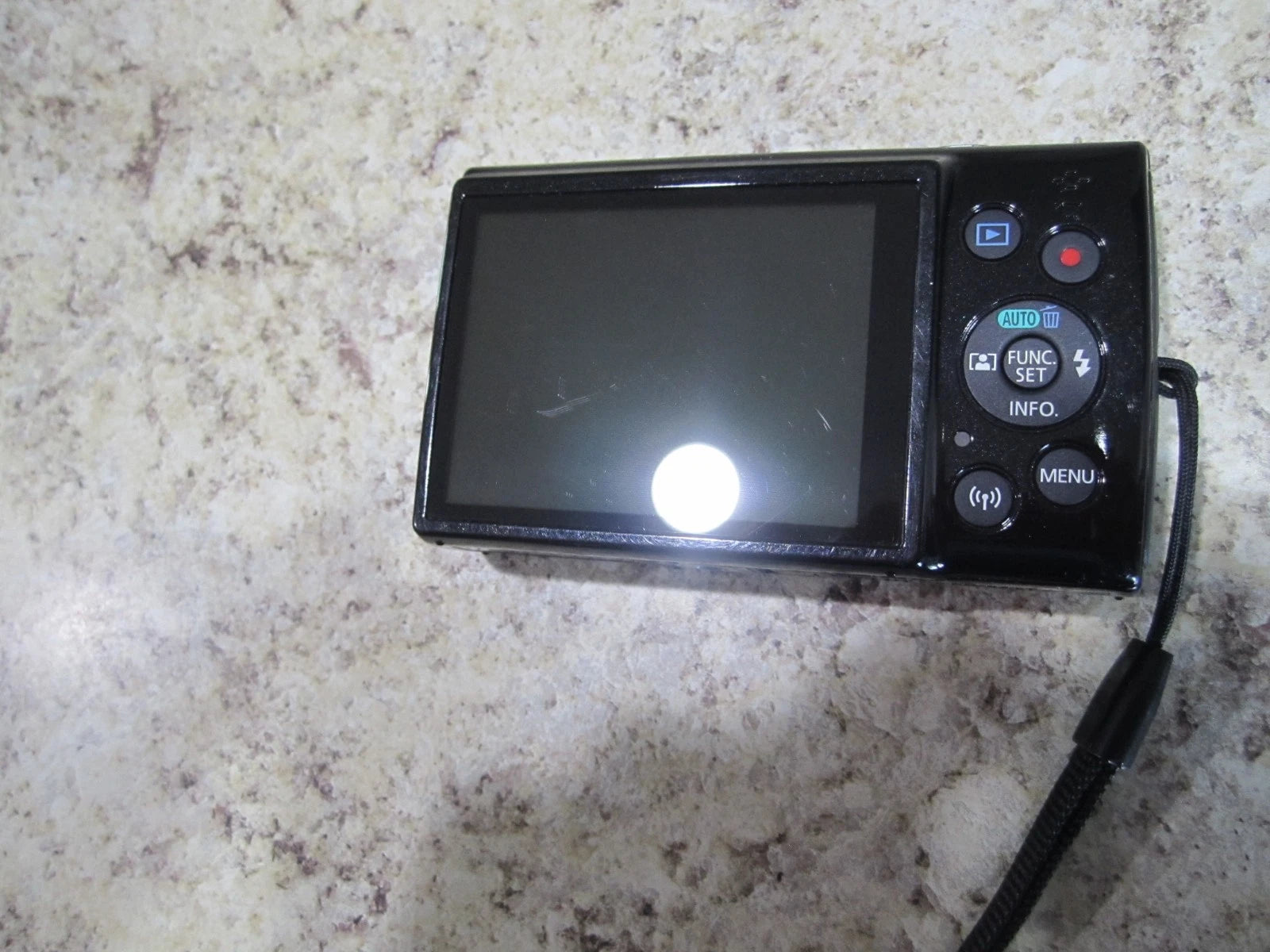 Canon PowerShot ELPH 190 IS Digital Camera 20 MP 10x Optical Zoom Face Detection
