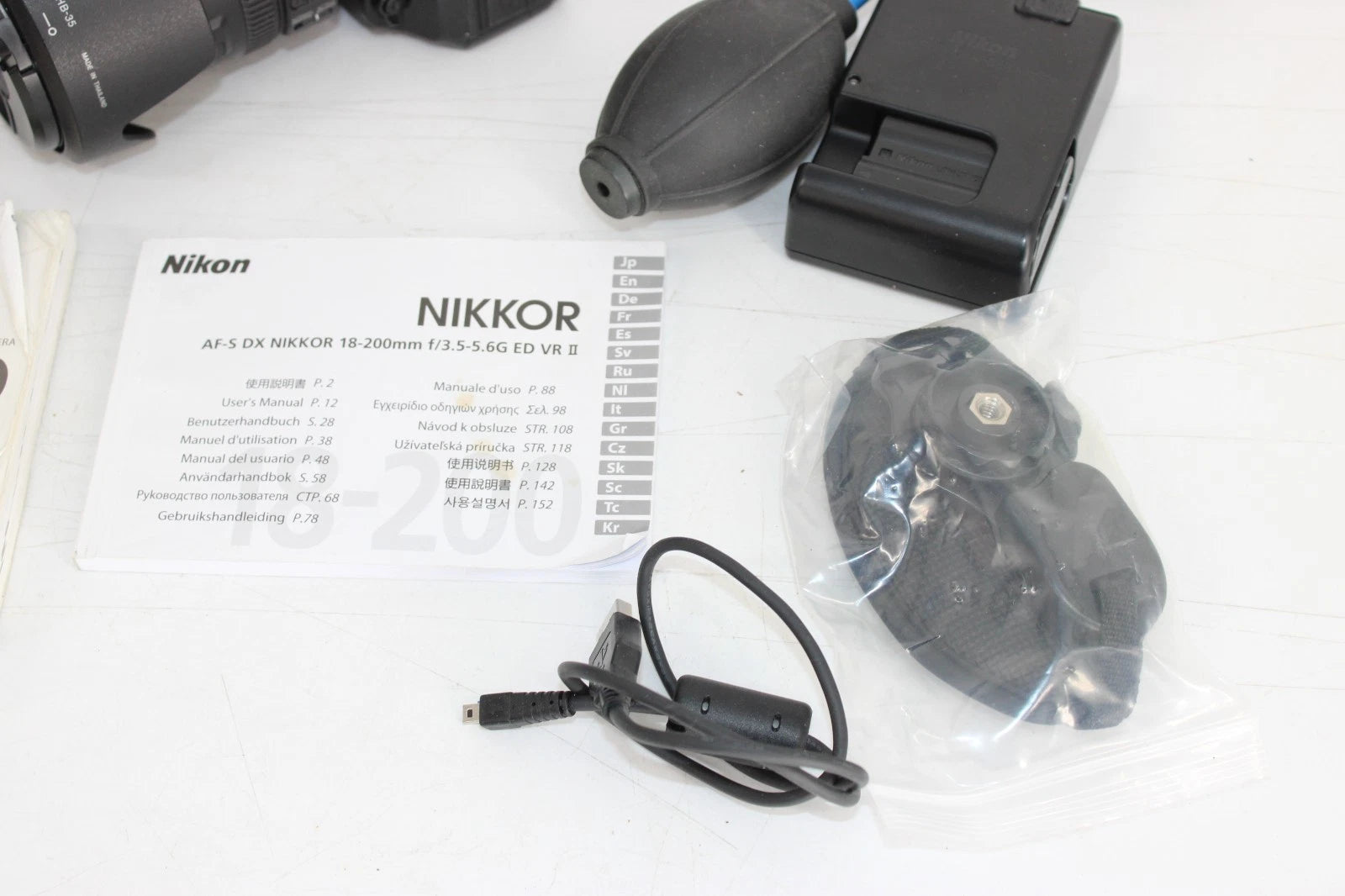 F Nikon D7200 24.2Mpxl DSLR Camera, Nikon Af-s 18-200mm 3.5-5.6 lens, Working
