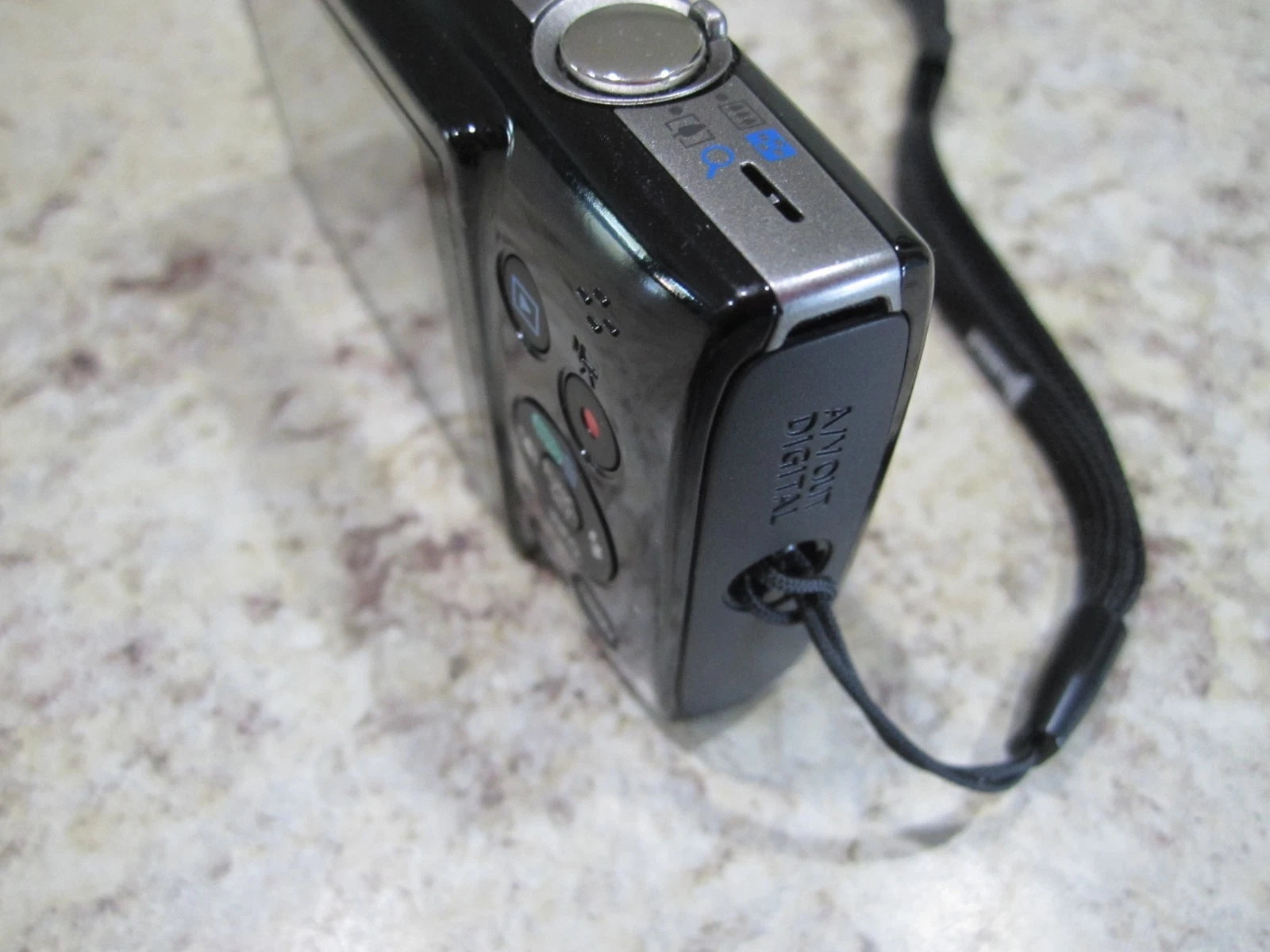 Canon PowerShot ELPH 190 IS Digital Camera 20 MP 10x Optical Zoom Face Detection