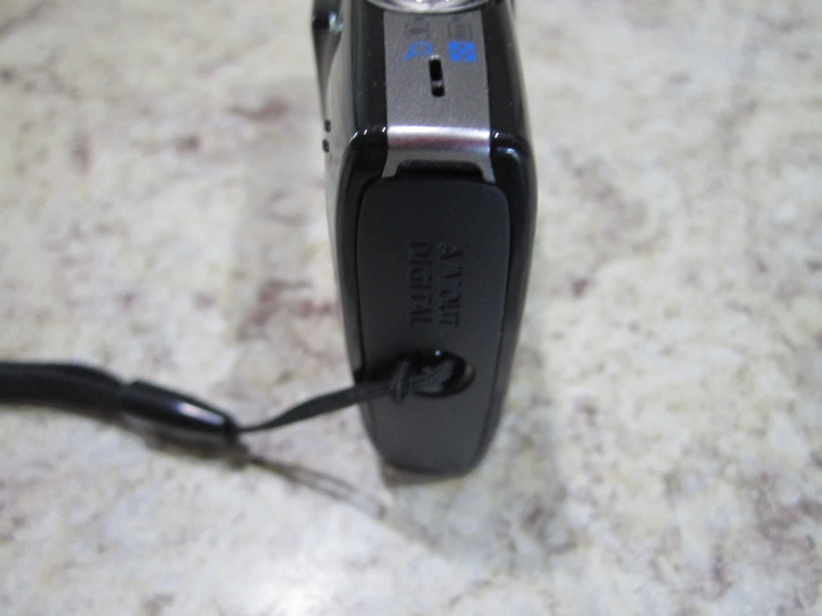 Canon PowerShot ELPH 190 IS Digital Camera 20 MP 10x Optical Zoom Face Detection