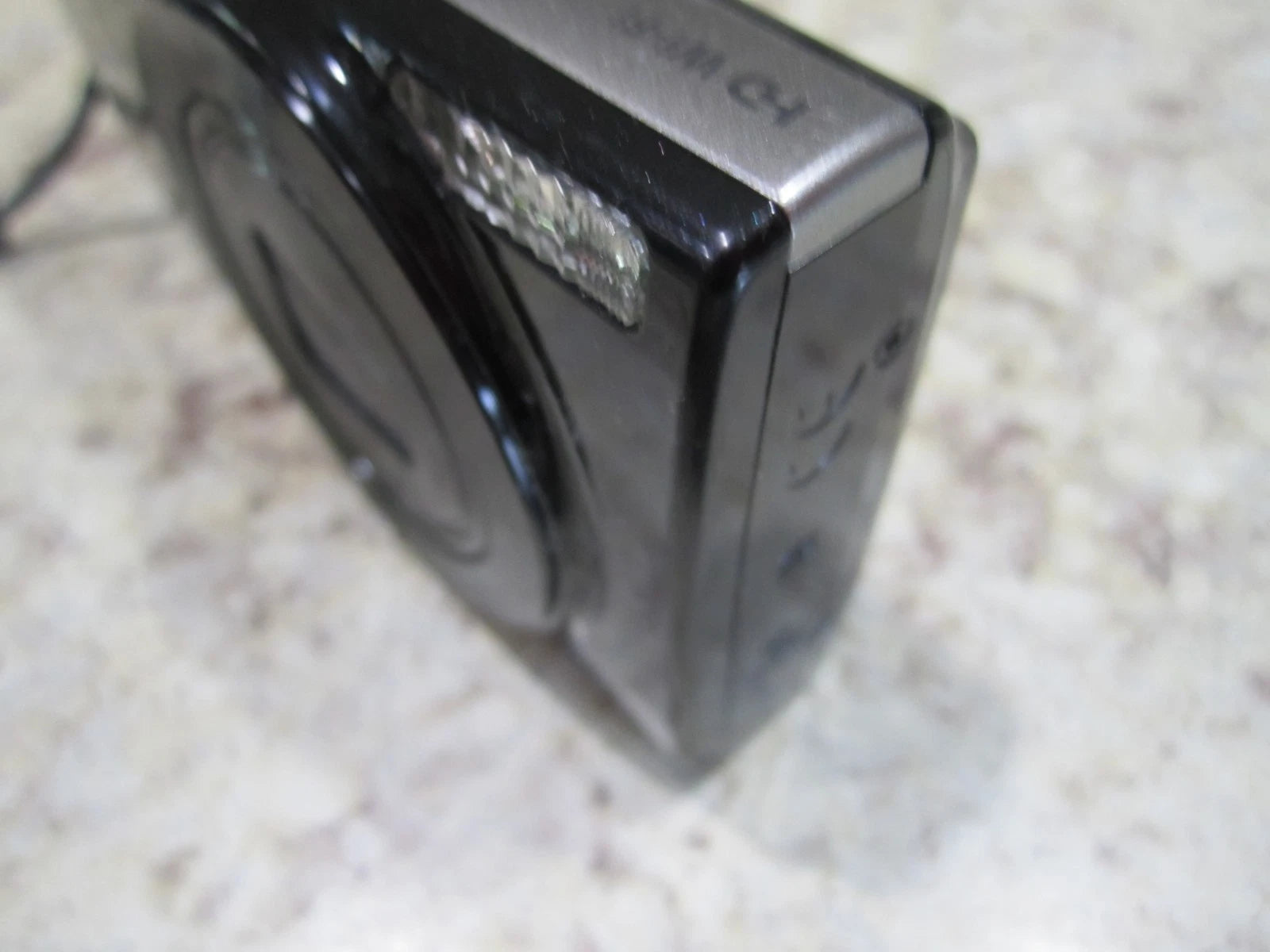 Canon PowerShot ELPH 190 IS Digital Camera 20 MP 10x Optical Zoom Face Detection