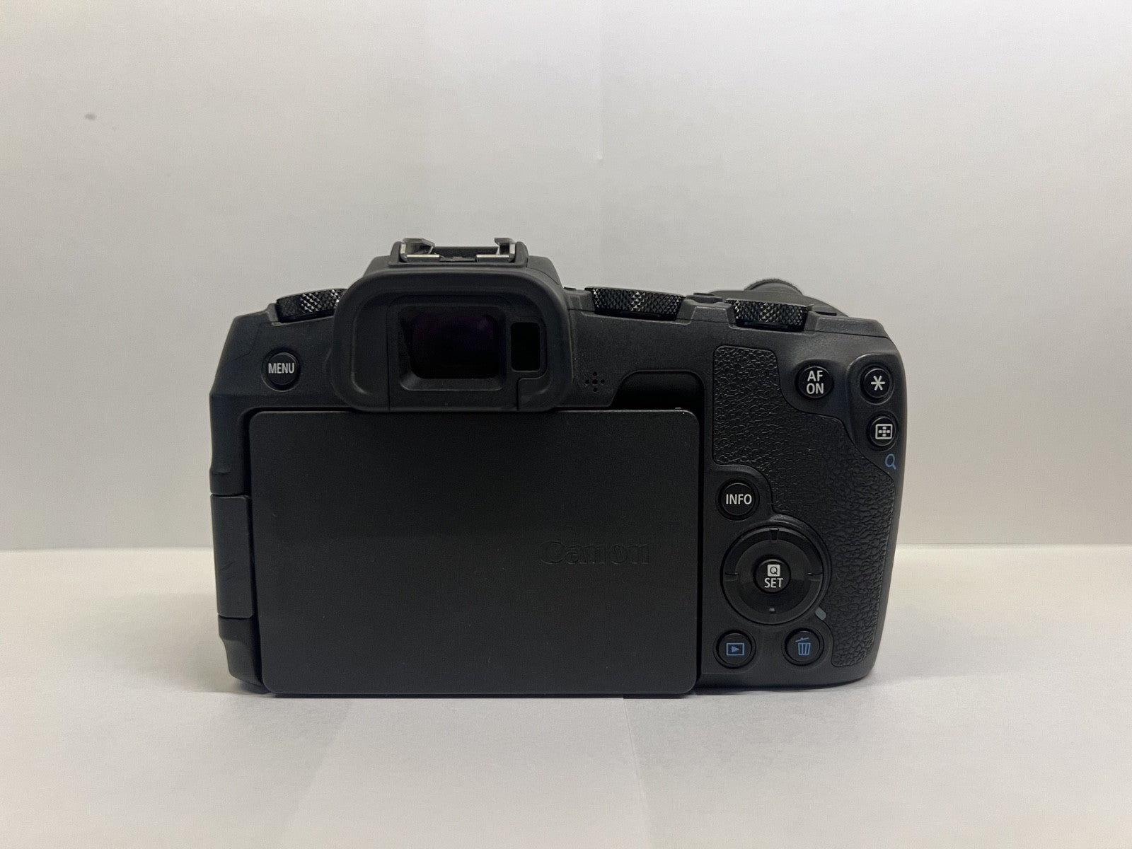 Canon EOS RP 26.2 MP Digital SLR Camera - Black (Body Only) Excellent Condition
