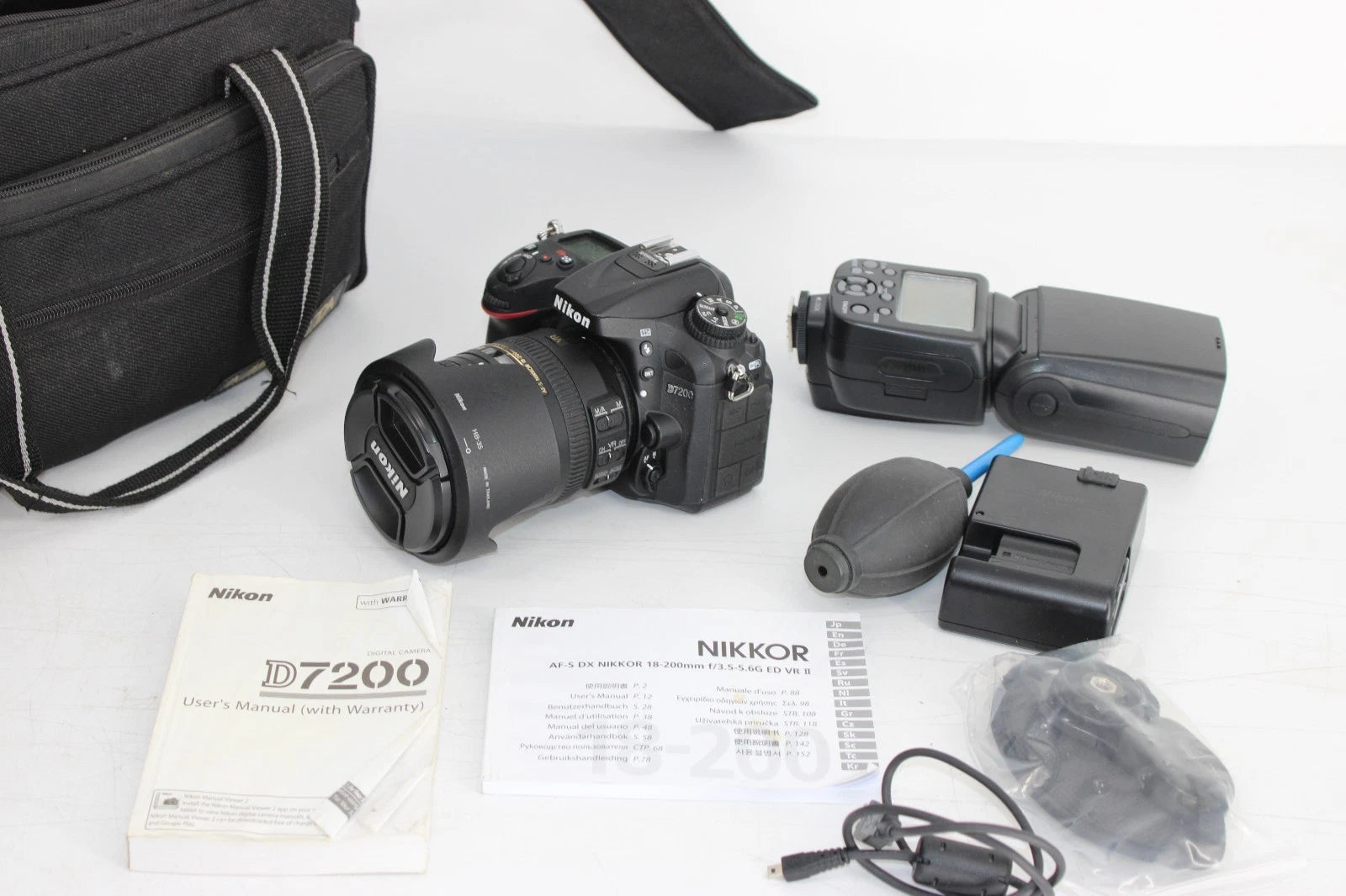 F Nikon D7200 24.2Mpxl DSLR Camera, Nikon Af-s 18-200mm 3.5-5.6 lens, Working