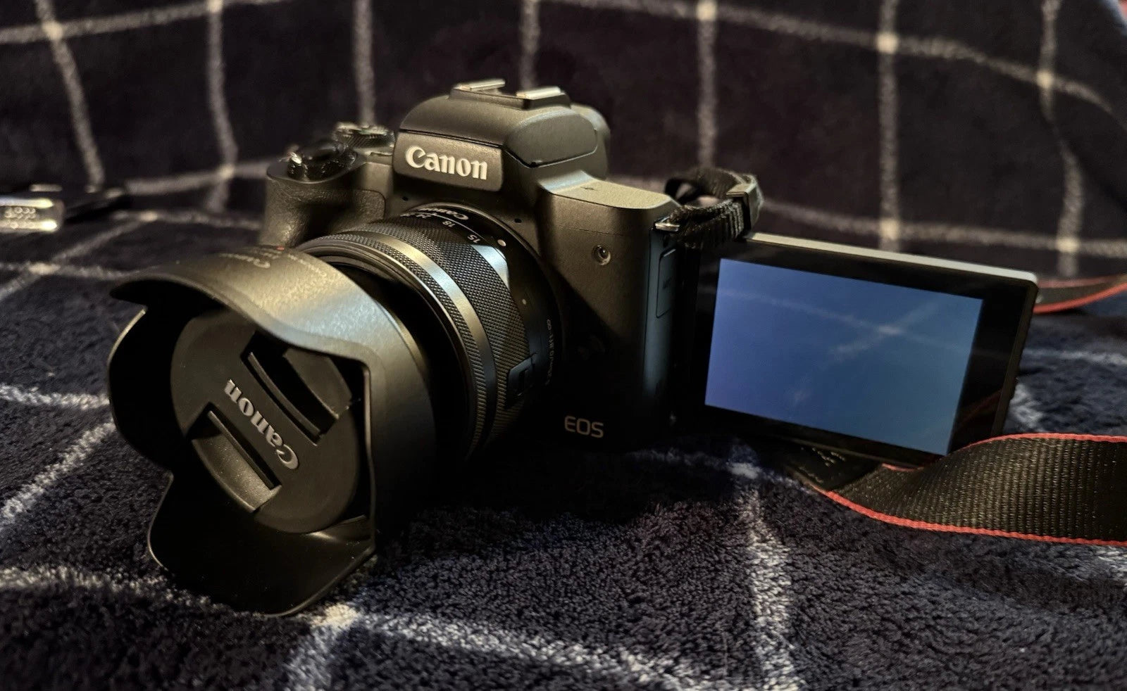 Canon EOS M50 24.1MP Mirrorless Camera with 15-45mm IS STM Lens low shuttercount