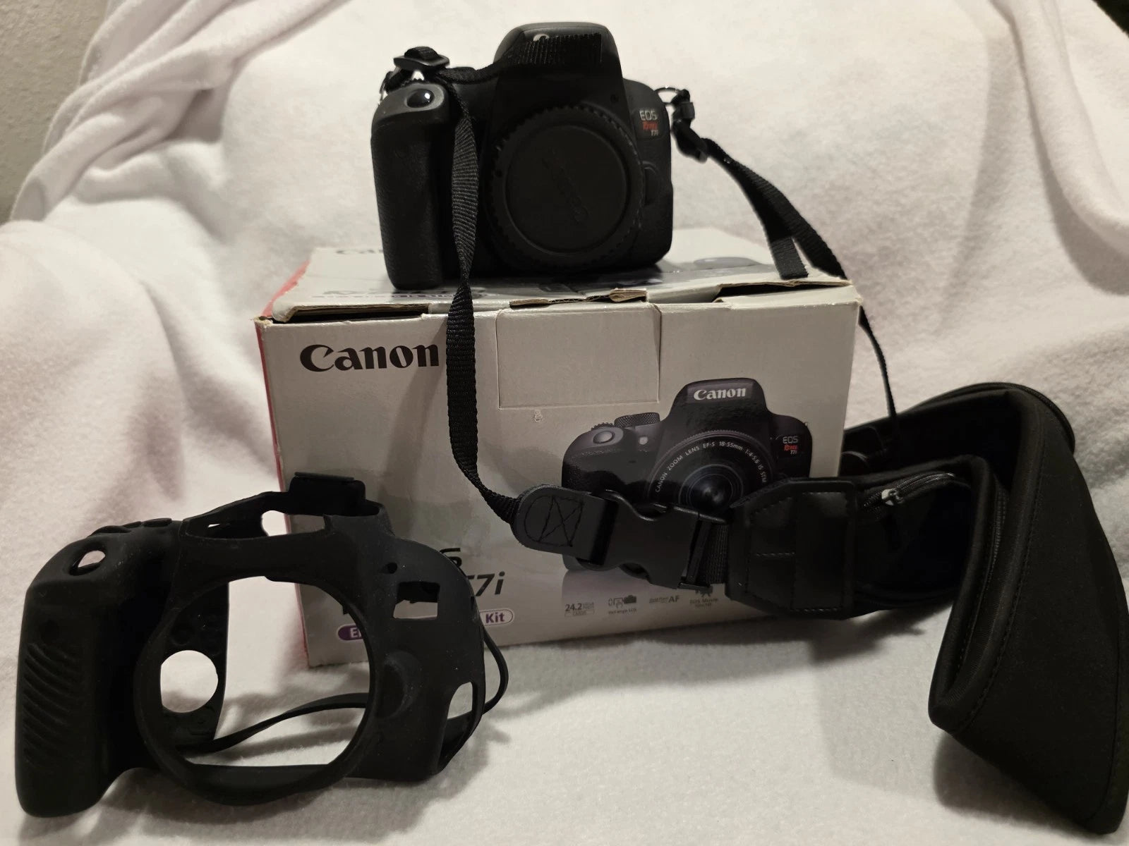Canon Eos Rebel T7I Camera Lot Of Lenses, Canon flash, Battery Grip And More