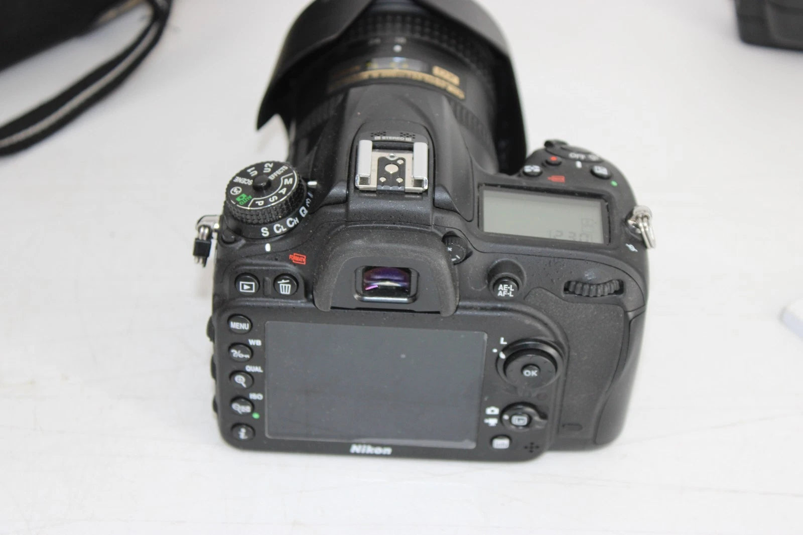F Nikon D7200 24.2Mpxl DSLR Camera, Nikon Af-s 18-200mm 3.5-5.6 lens, Working
