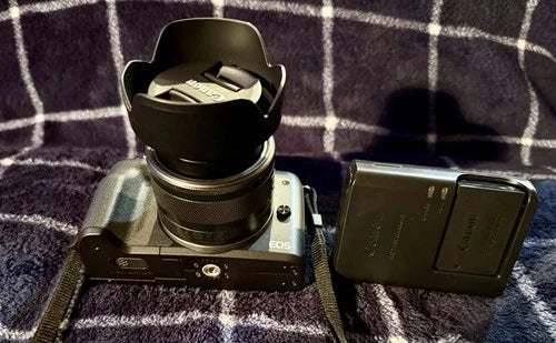 Canon EOS M50 24.1MP Mirrorless Camera with 15-45mm IS STM Lens low shuttercount