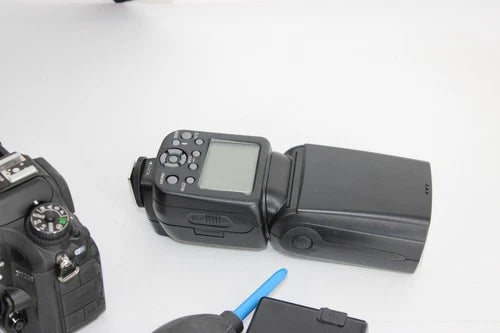 F Nikon D7200 24.2Mpxl DSLR Camera, Nikon Af-s 18-200mm 3.5-5.6 lens, Working