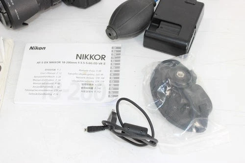 F Nikon D7200 24.2Mpxl DSLR Camera, Nikon Af-s 18-200mm 3.5-5.6 lens, Working